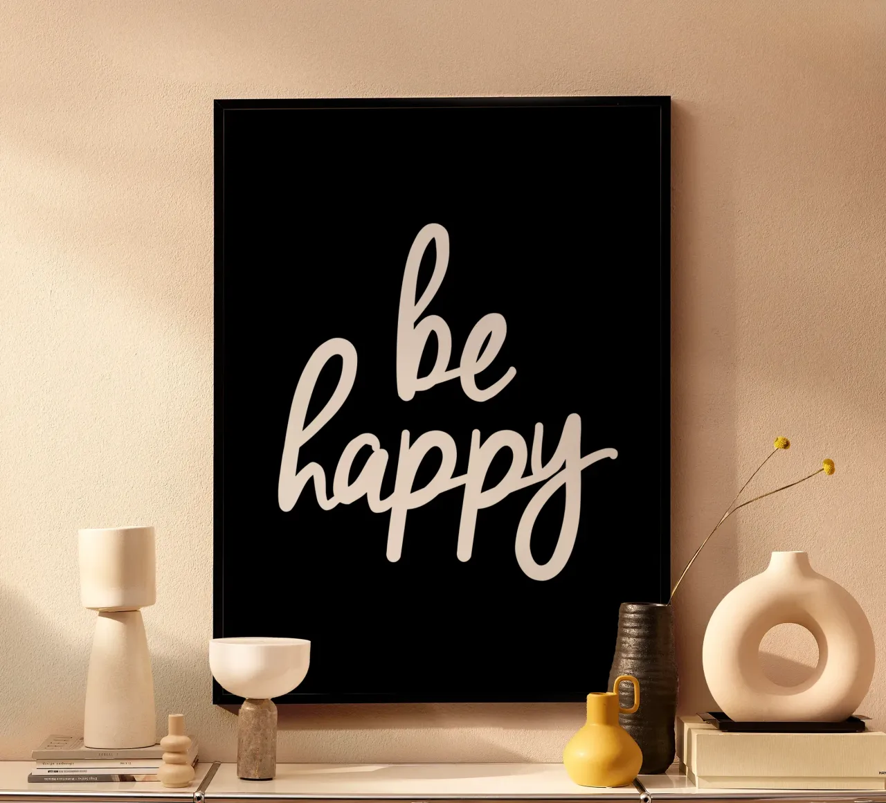 Be Happy Minimalistisch typografieontwerp in zwart en wit poster van THE MOTIVATED TYPE