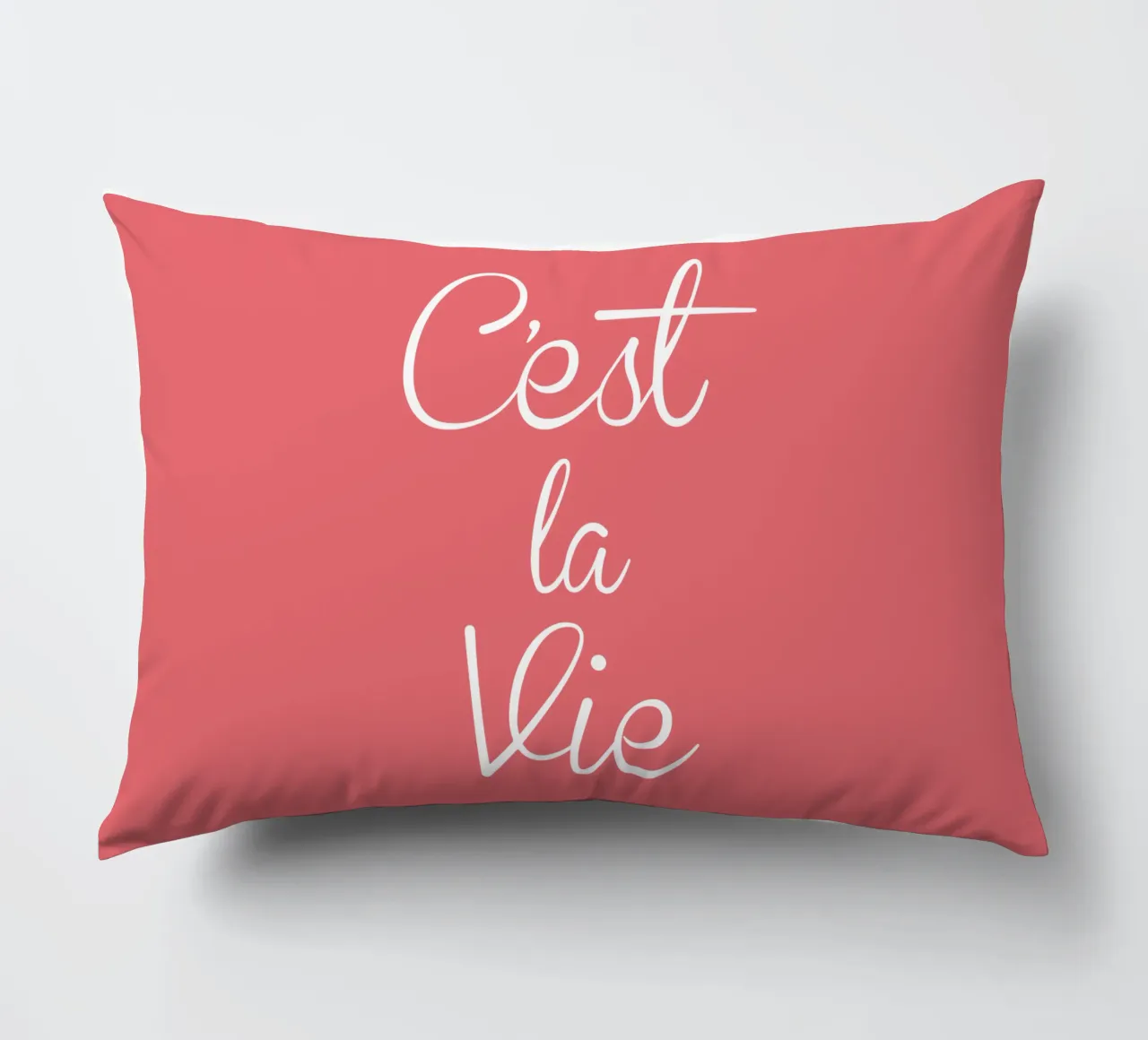 C'est La Vie in Pink cuscino da THE MOTIVATED TYPE