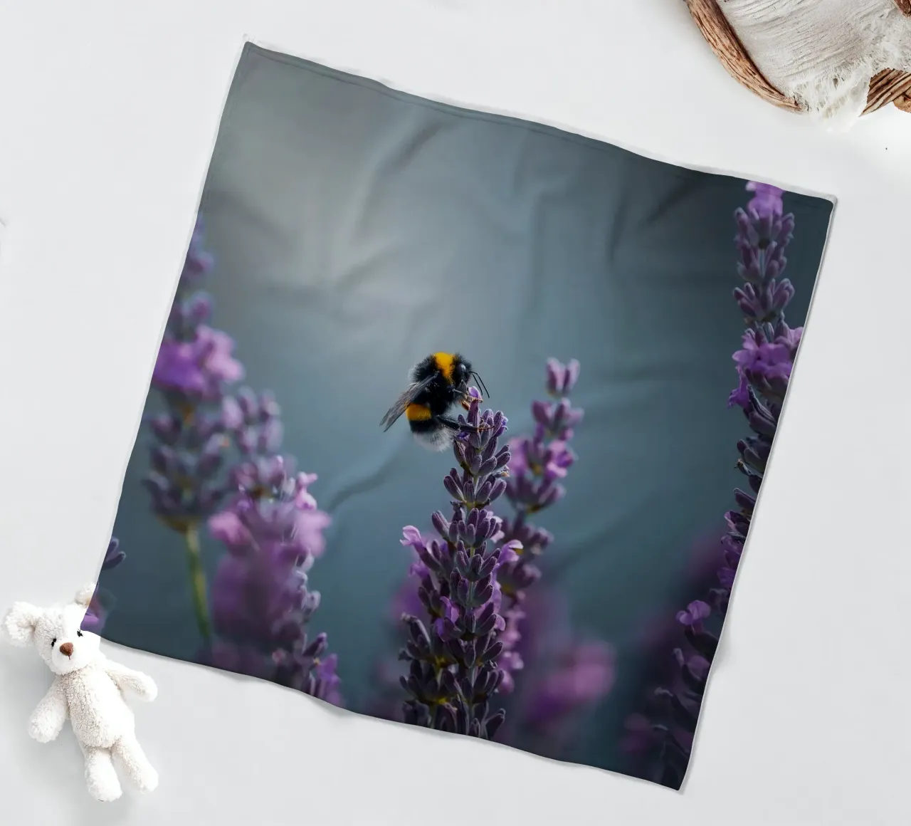 Bumblebee Fleecedecke von Tom's Wildlife
