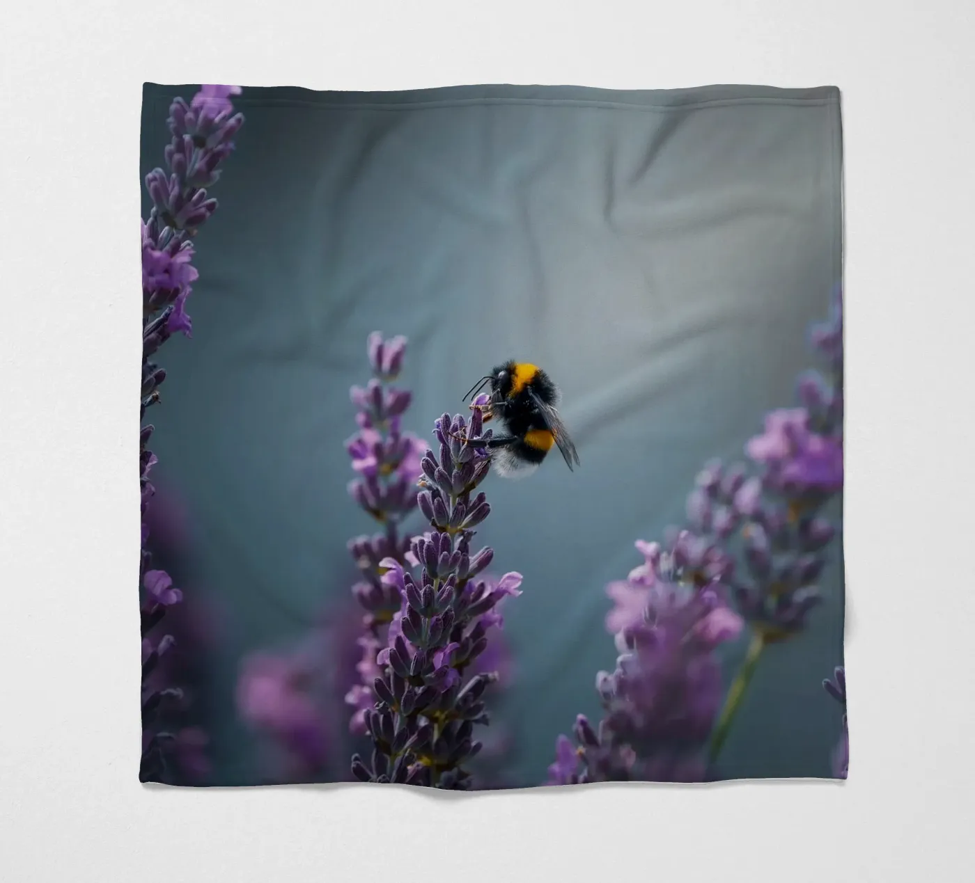 Hommel fleecedeken van Tom's Wildlife