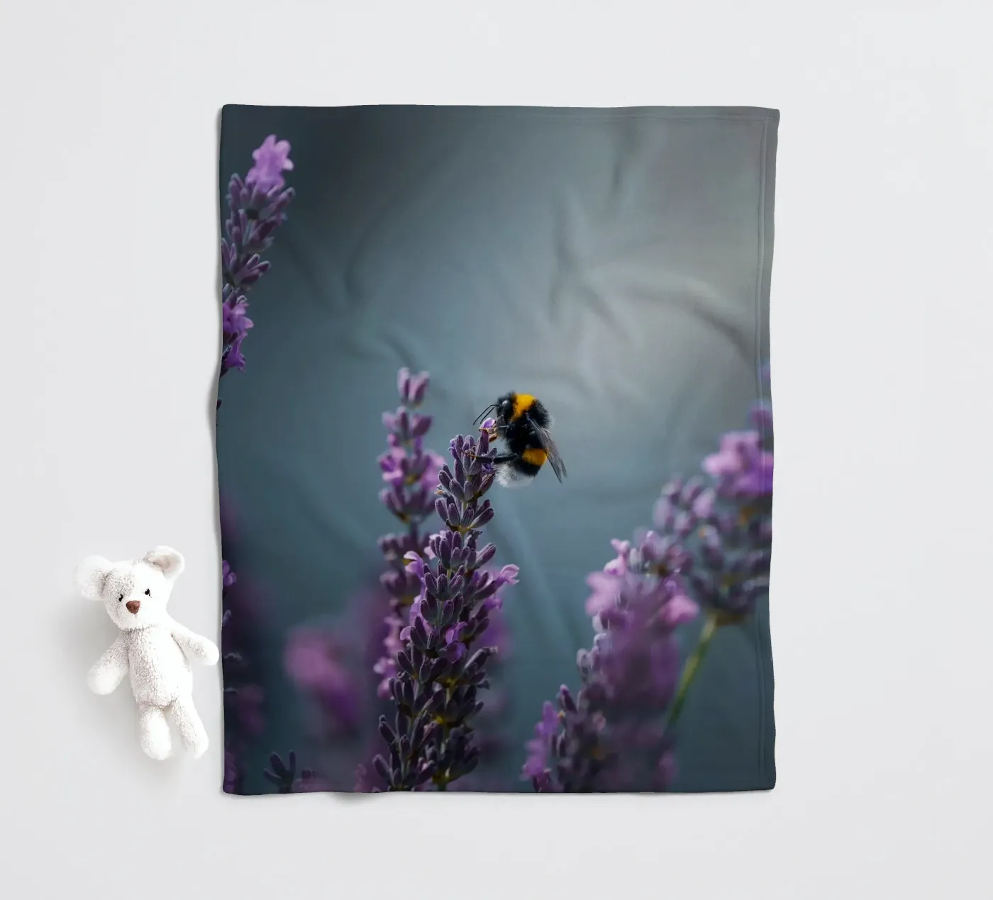 Hommel fleecedeken van Tom's Wildlife