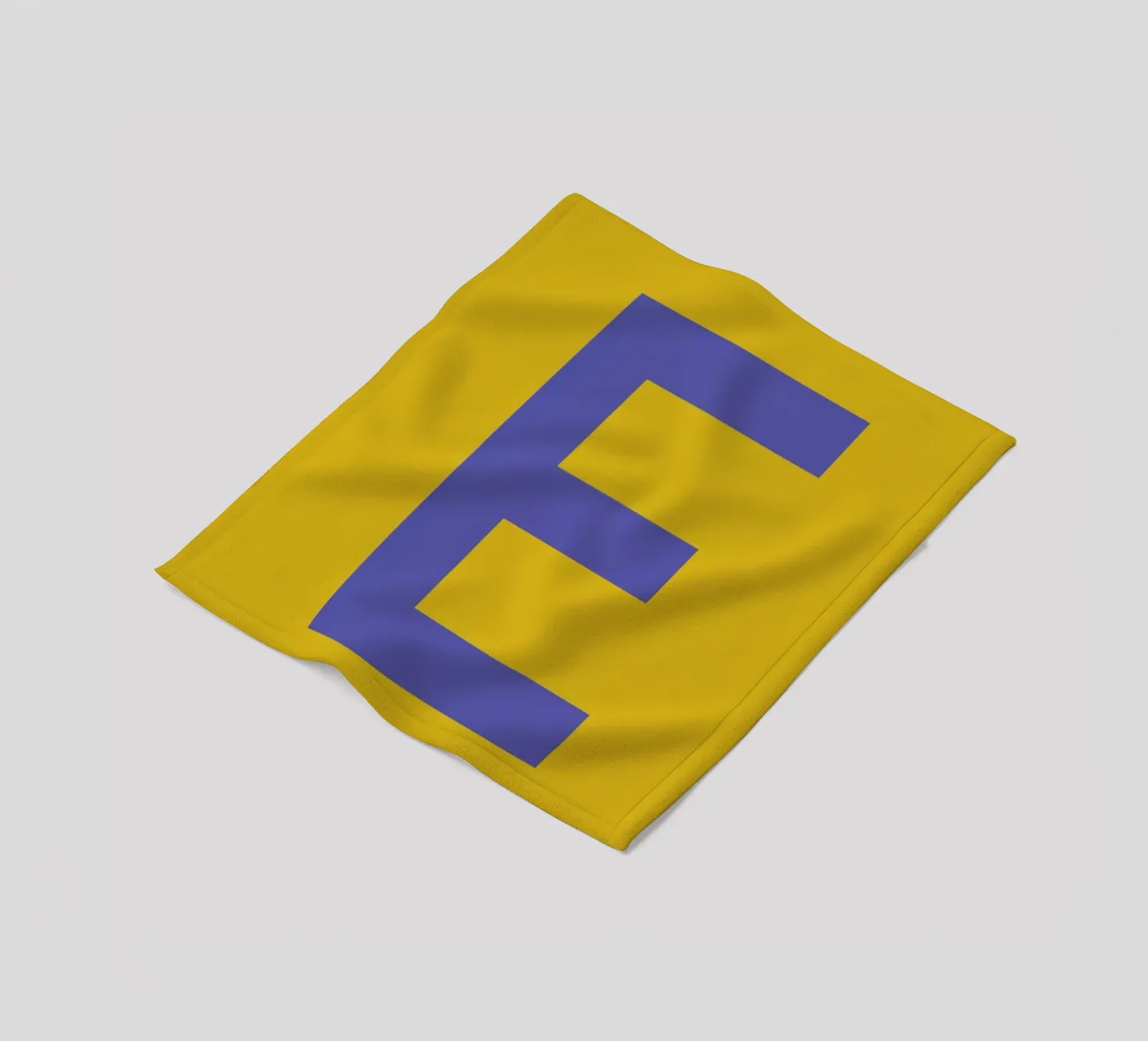 Yellow Letter E Fleecedecke von Studio One