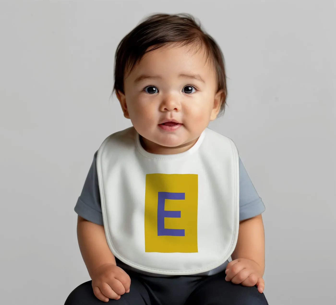 Yellow Letter E Babylätzchen von Studio One