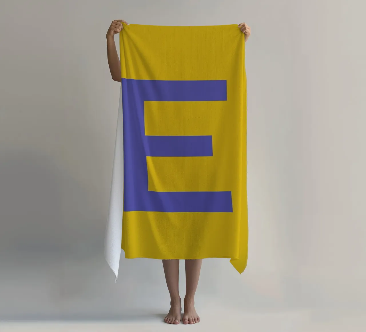 Yellow Letter E telo mare da Studio One