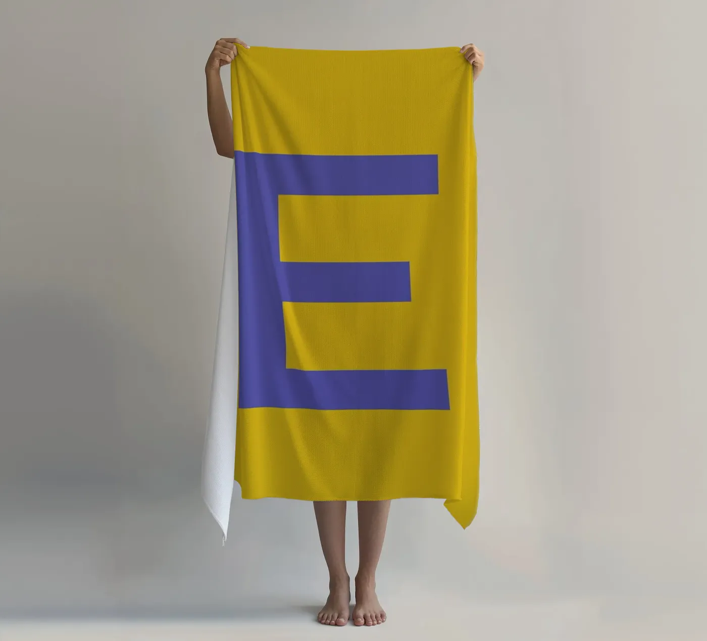 Yellow Letter E telo mare da Studio One