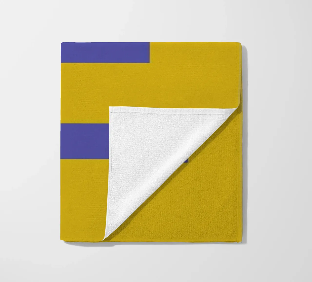 Yellow Letter E telo mare da Studio One