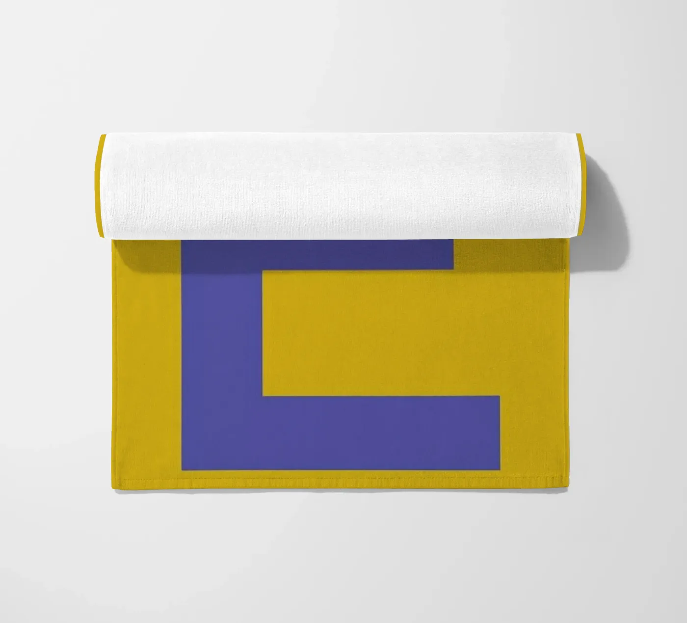 Yellow Letter E telo mare da Studio One