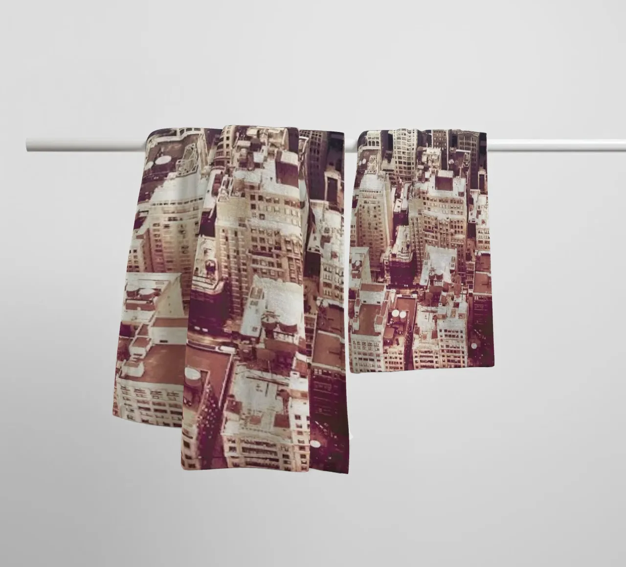 Manhattan's Buildings asciugamano da bagno da JaySan Studio