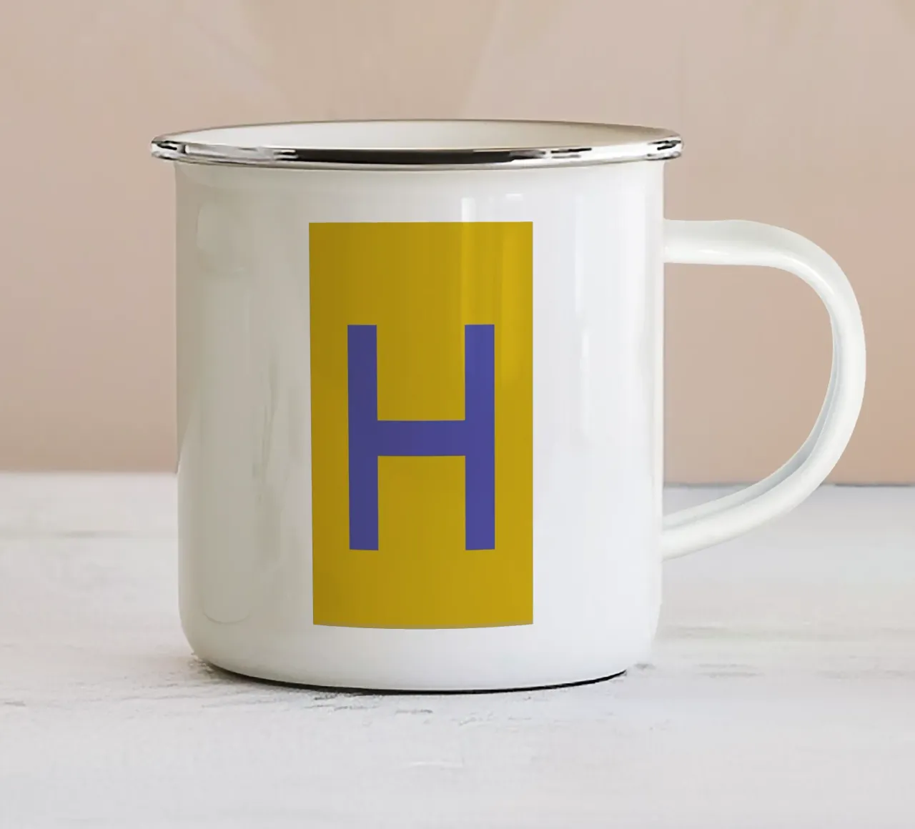 Yellow Letter H tazza in smalto da Studio One