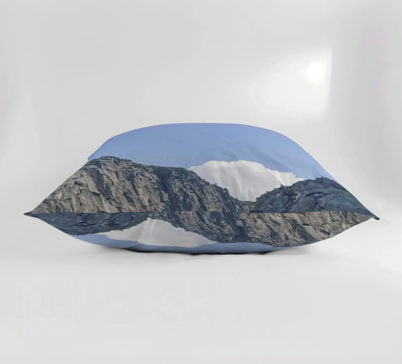 The White Cloud cuscino da Nur Mut