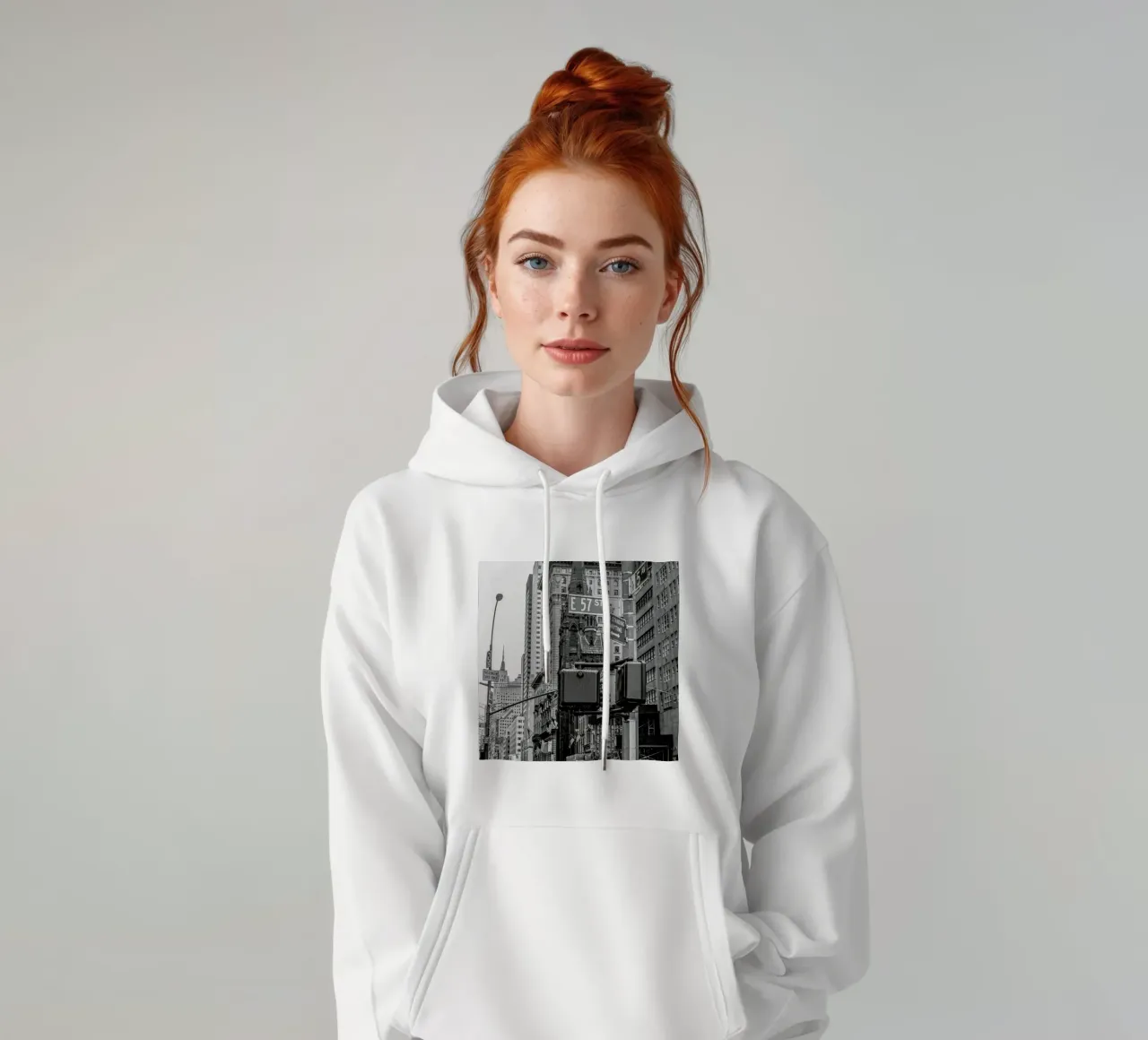 E 57a Strada felpa con cappuccio da JaySan Studio