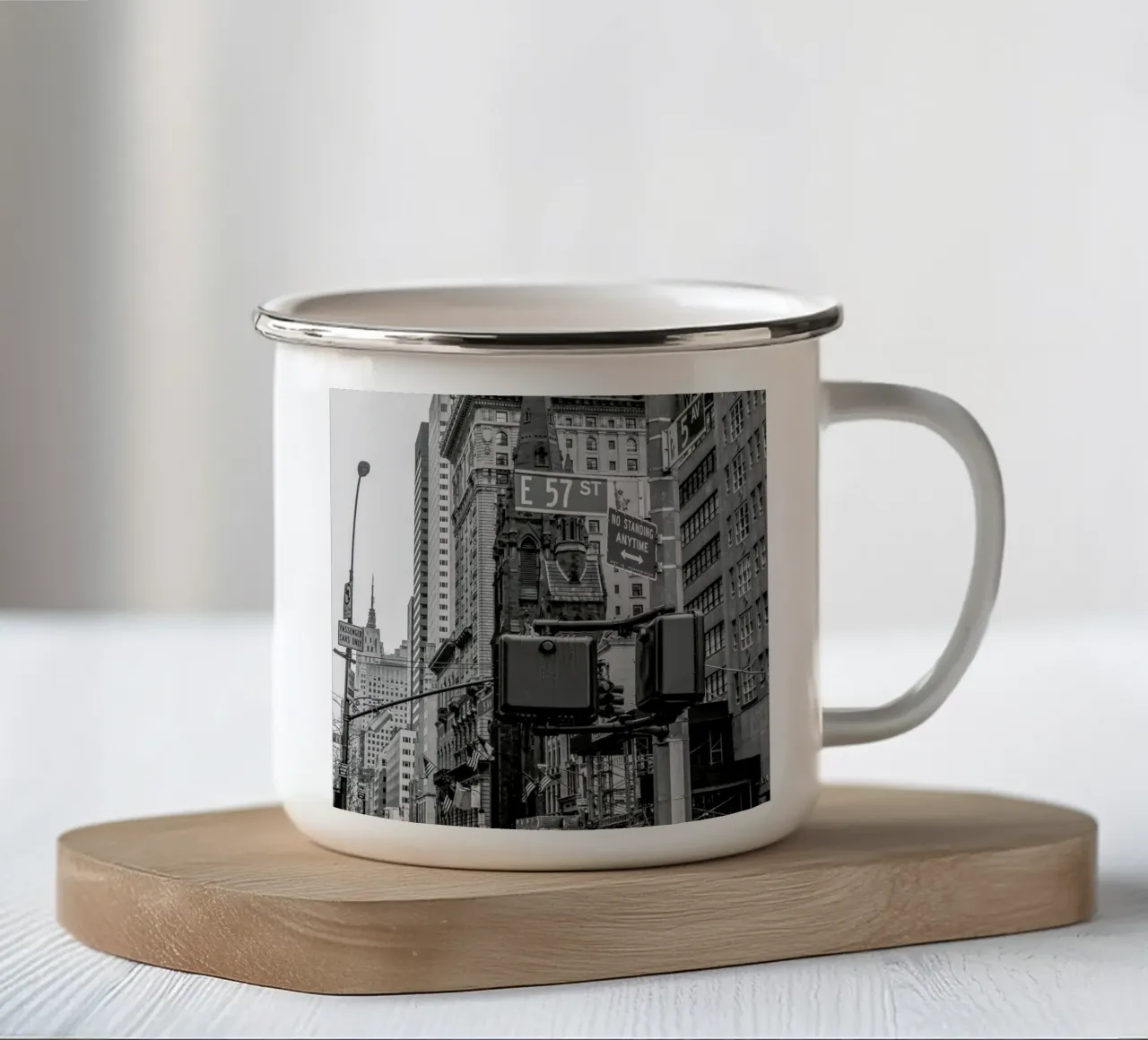 E 57th Street tazza in smalto da JaySan Studio