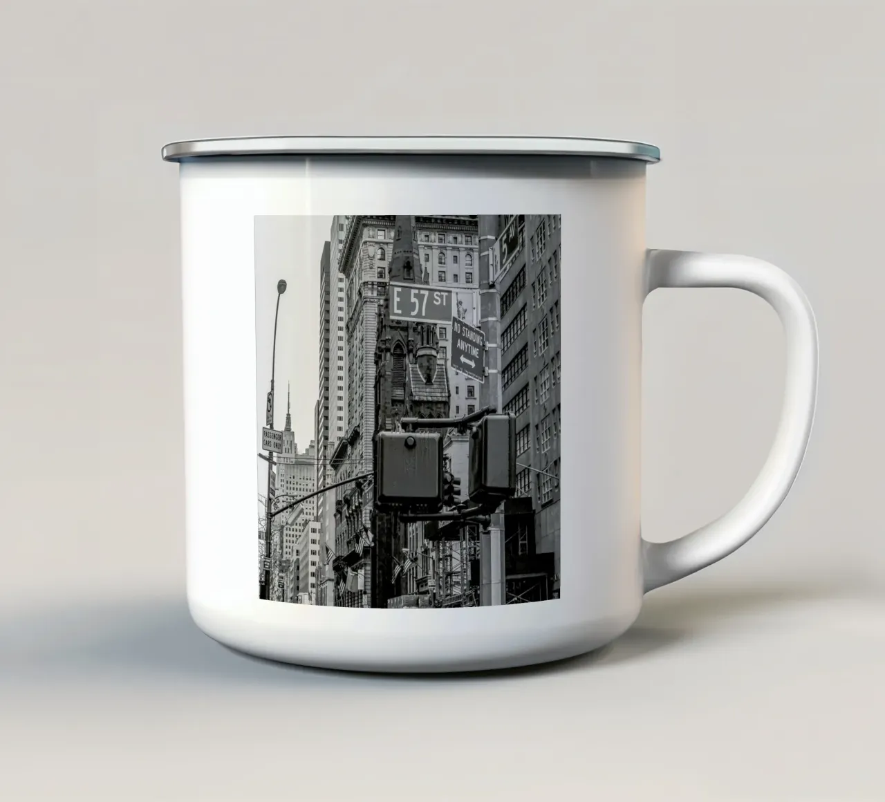 E 57th Street tazza in smalto da JaySan Studio