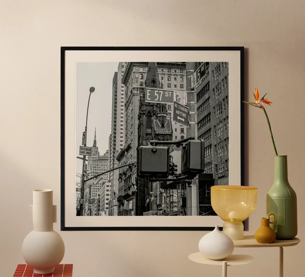 E 57th Street poster con telaio in legno da JaySan Studio