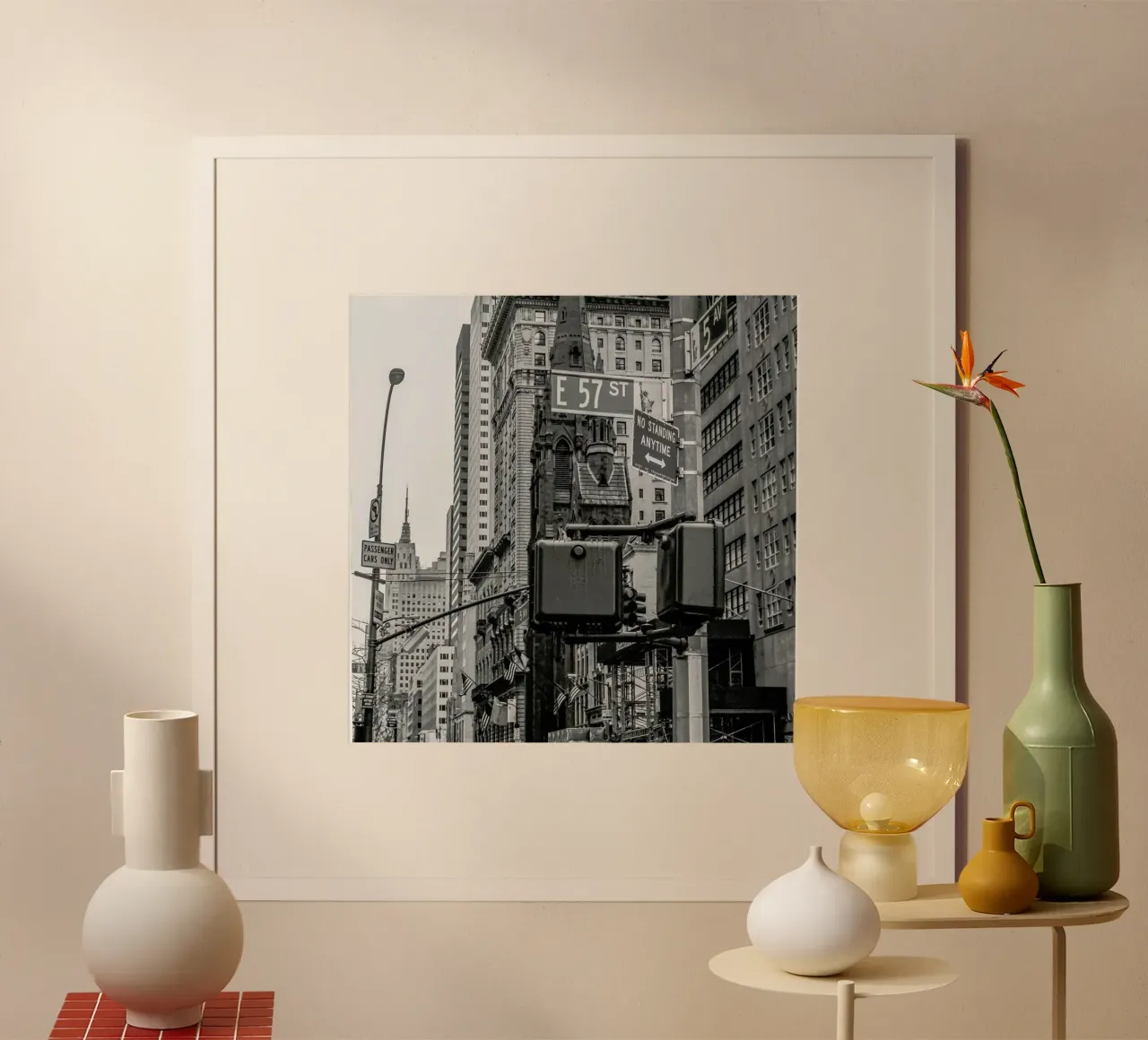 E 57th Street poster con telaio in legno da JaySan Studio