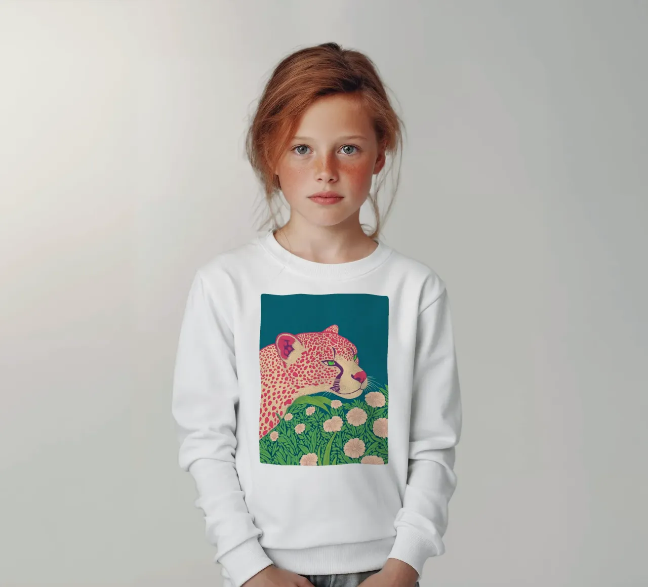 Elegante fiore di primavera Leopardo rosa in una giungla di ciliegi in fiore felpa bambino da Kaji