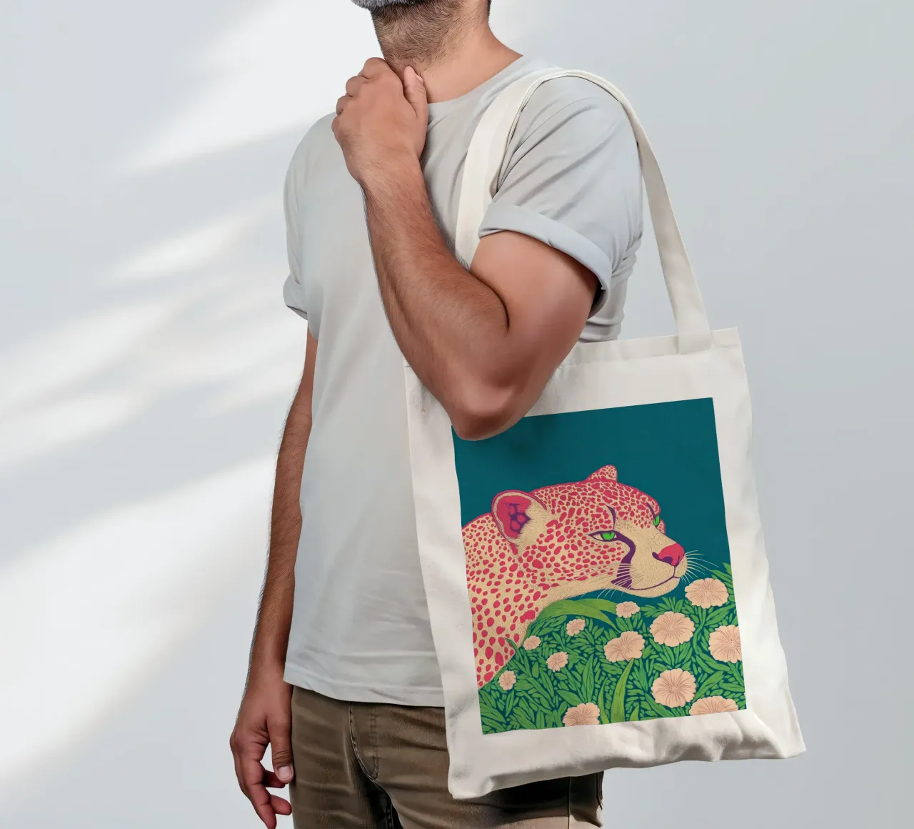 Elegante fiore di primavera Leopardo rosa in una giungla di ciliegi in fiore borsa in juta da Kaji