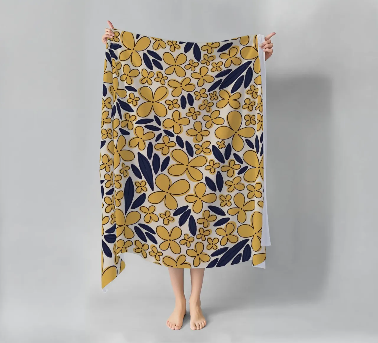 Motif de fleur à quatre feuilles / Jaune et bleu serviette de plage de Alisa Galitsyna