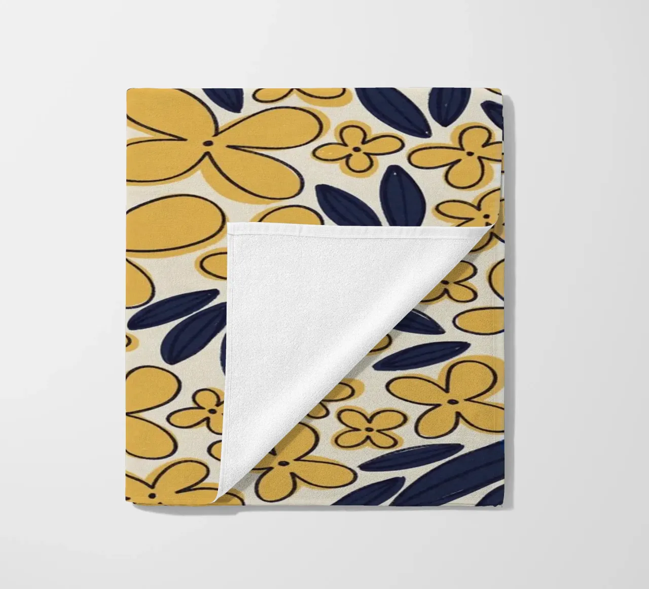 Motif de fleur à quatre feuilles / Jaune et bleu serviette de plage de Alisa Galitsyna