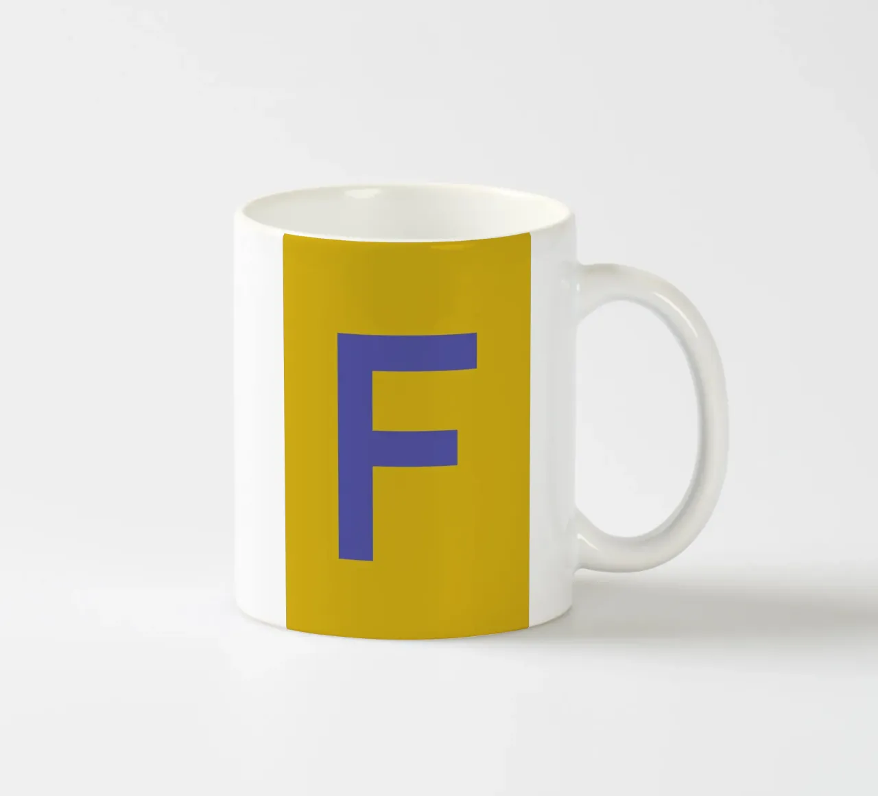 Yellow Letter F tazza in ceramica da Studio One