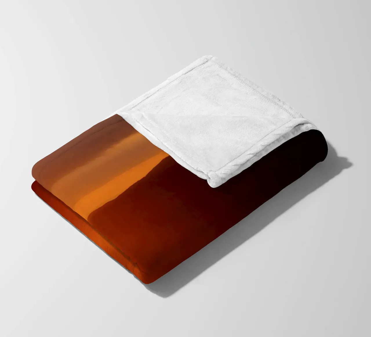 Splendida alba che proietta una luce calda sulle colline coperta in pile da DesignDoodle