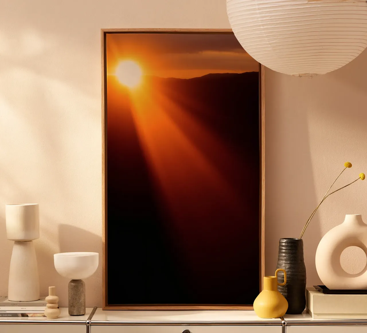Splendida alba che proietta una luce calda sulle colline tela con Cornice a cassetta da DesignDoodle