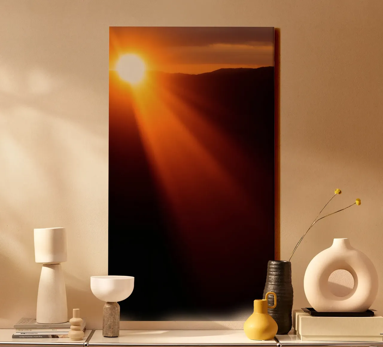 Splendida alba che proietta una luce calda sulle colline tela con Cornice a cassetta da DesignDoodle