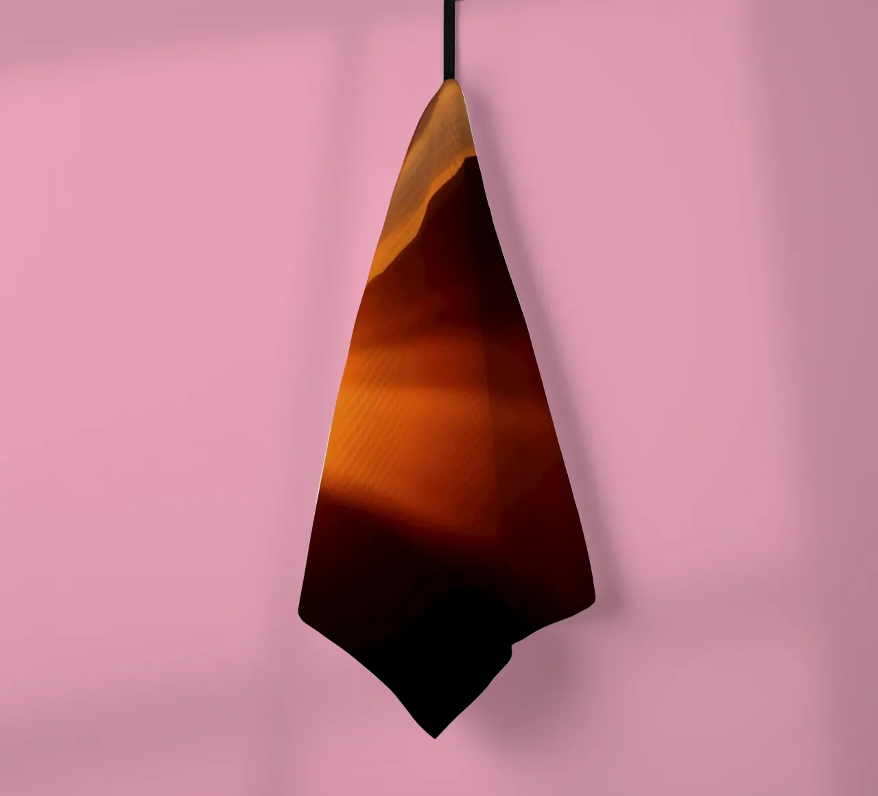 Splendida alba che proietta una luce calda sulle colline canovaccio da cucina da DesignDoodle