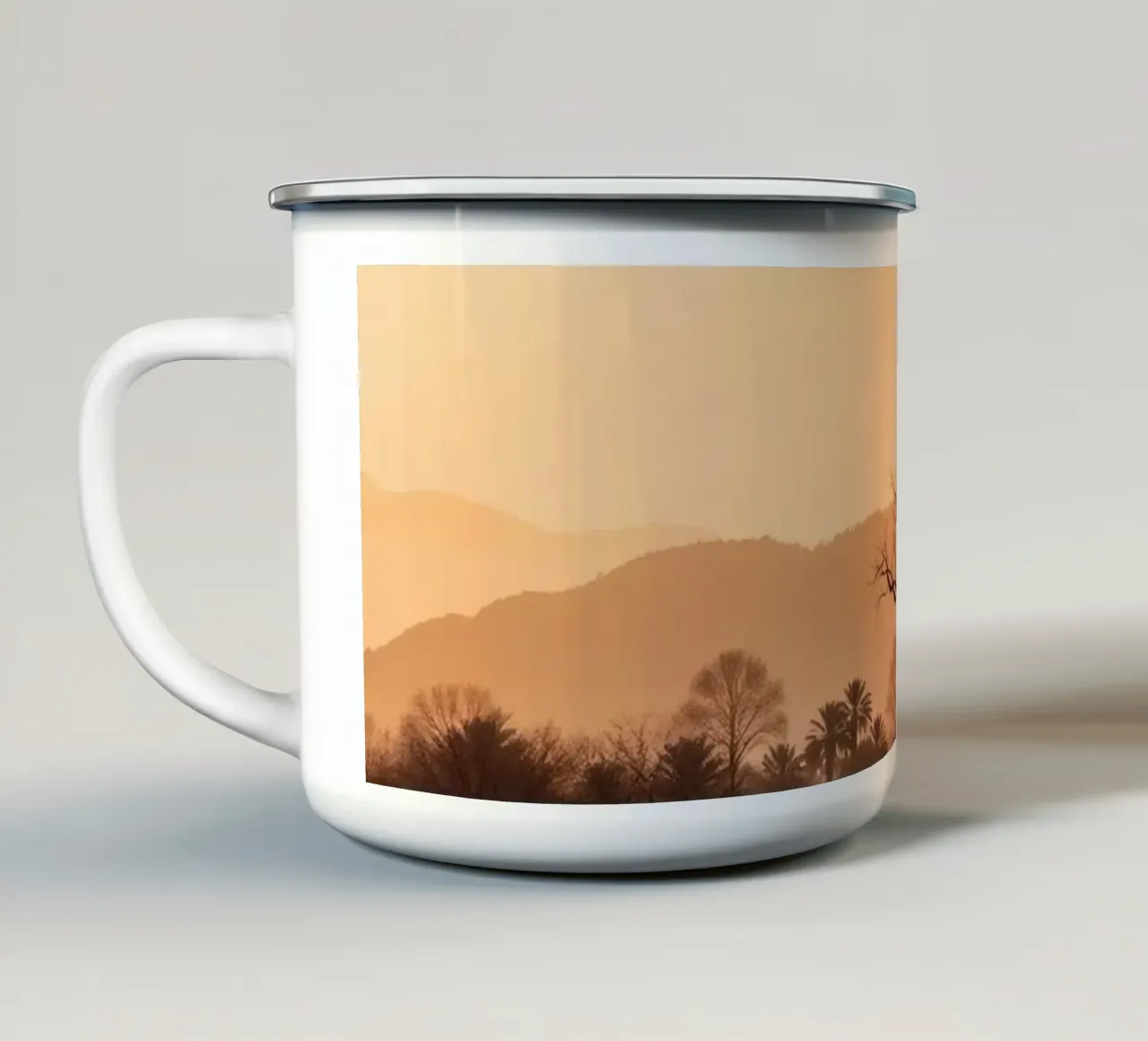 Paesaggio sereno al tramonto con un albero solitario tazza in smalto da DesignDoodle