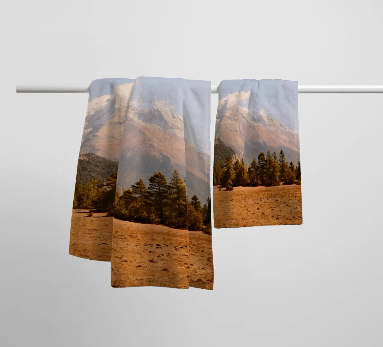 Golden Annapurna Highlights asciugamano da bagno da FujiPrints