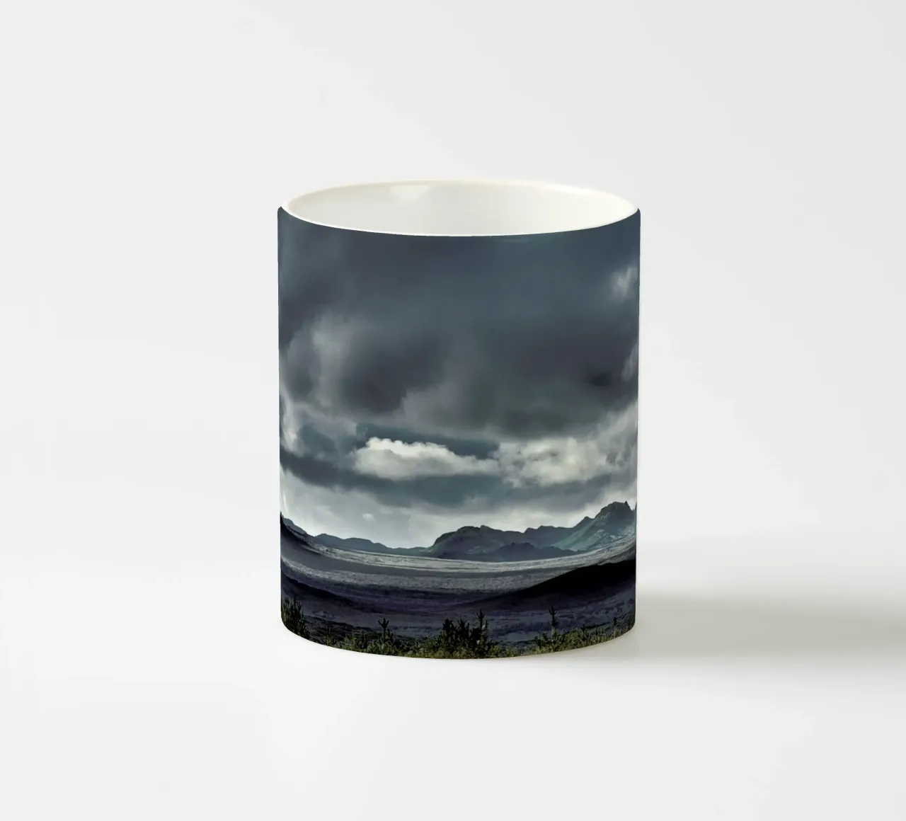 On a hike tazza in ceramica da Nur Mut