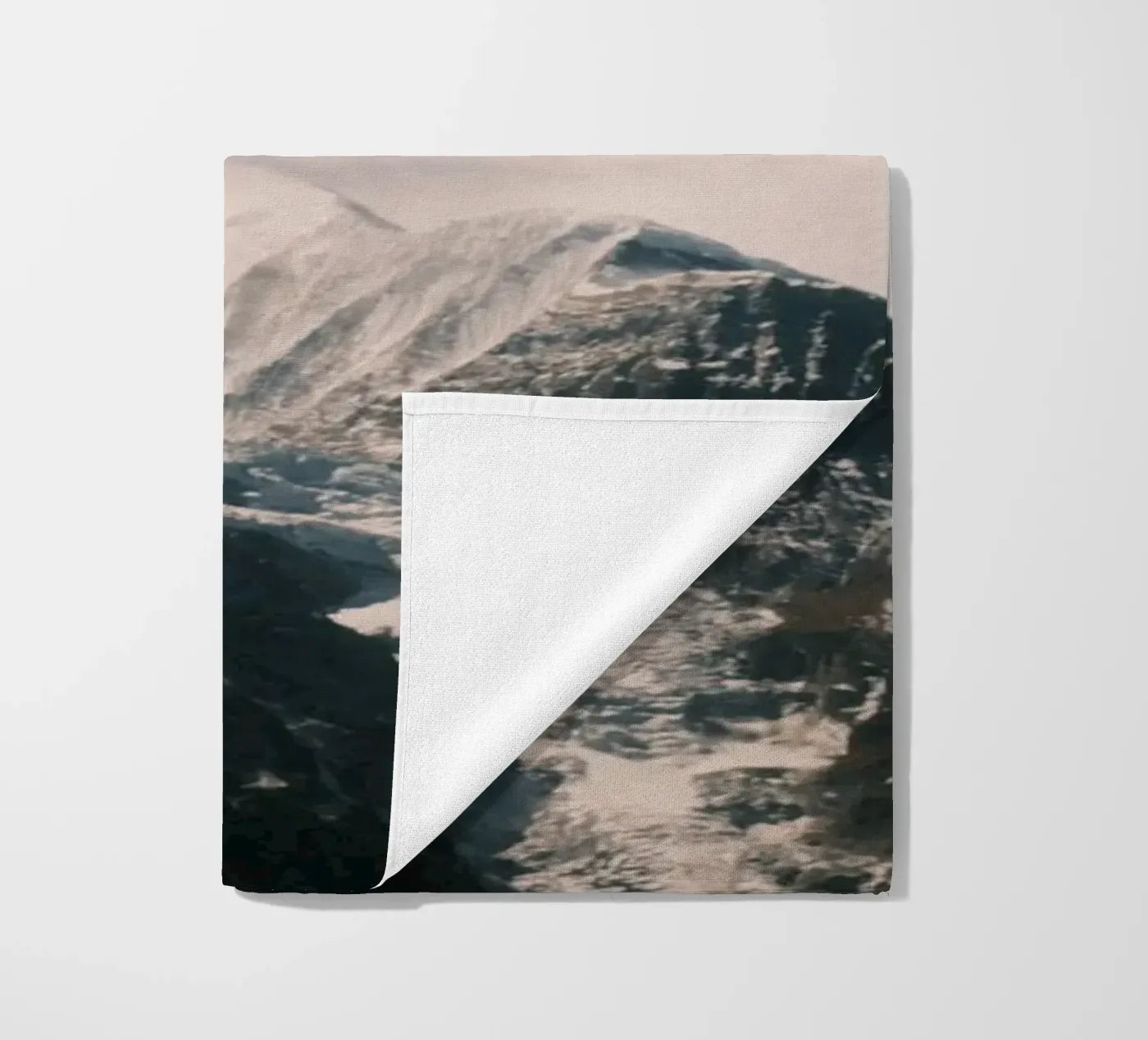 Summit Prayer Strandtuch von FujiPrints