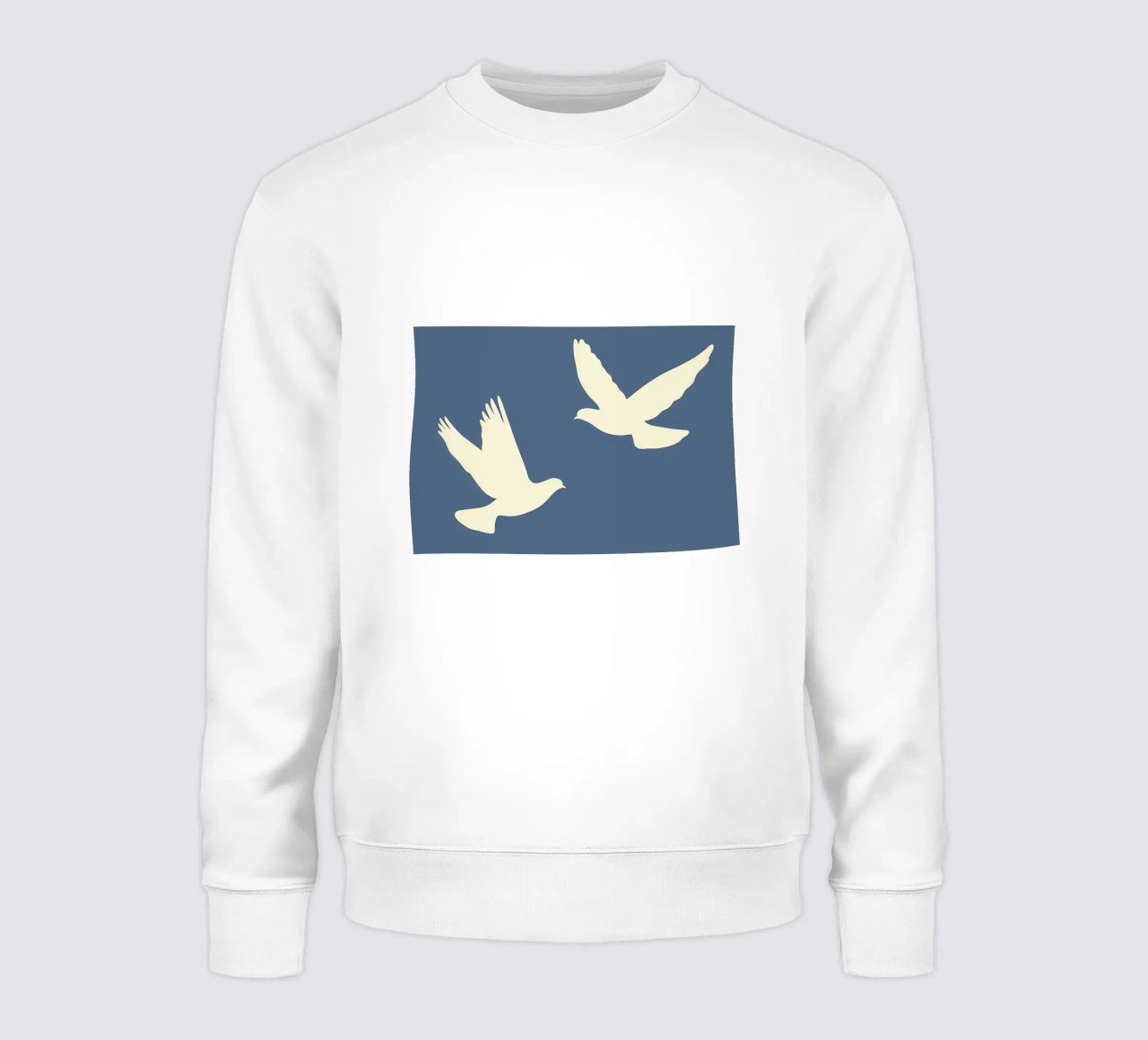 Minimal Zwei weiße Tauben im Flug Sweatshirt von Karraker