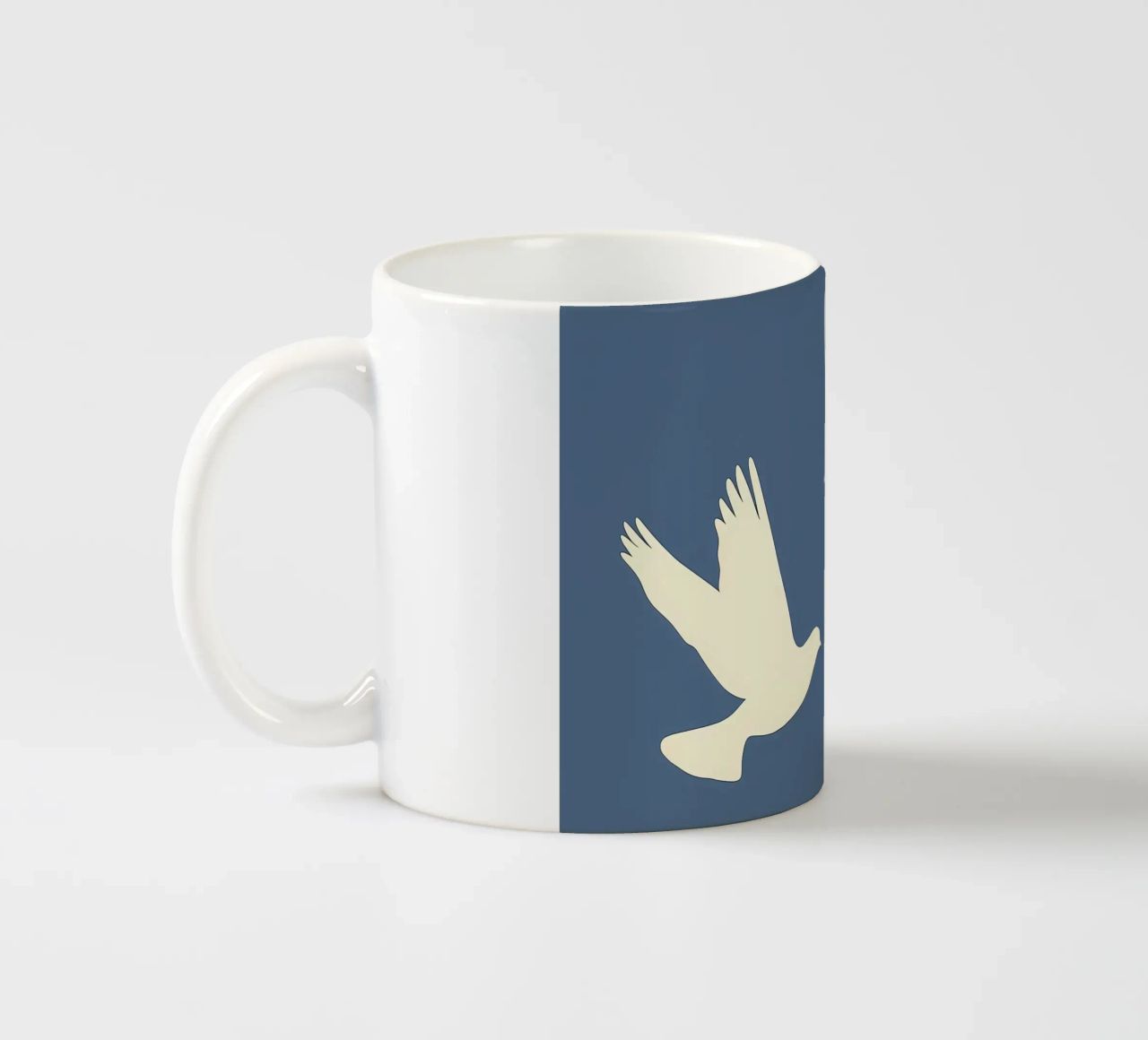 Minimal Due colombe bianche in volo tazza in ceramica da Karraker