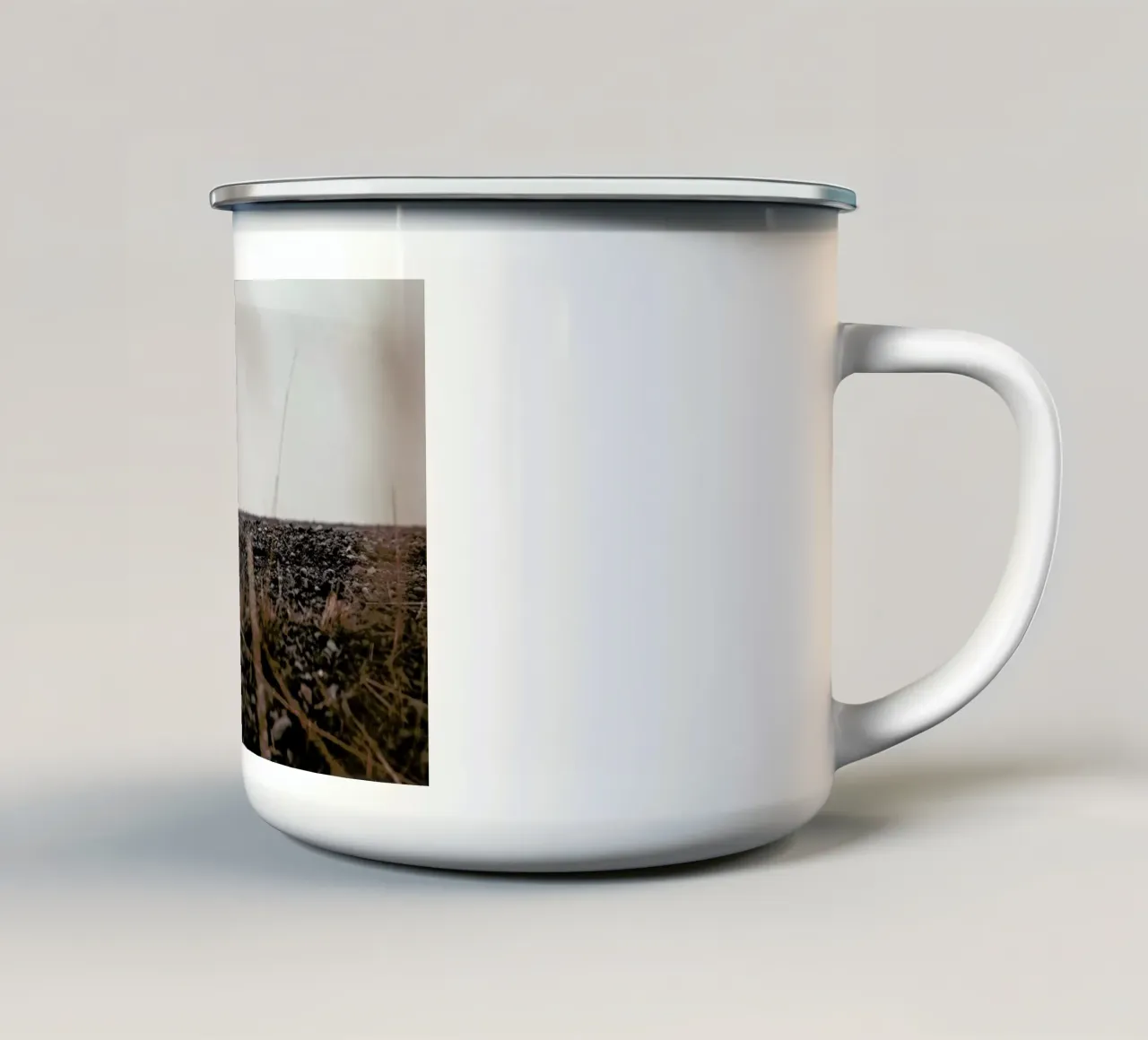 Hiding ground tazza in smalto da Nur Mut