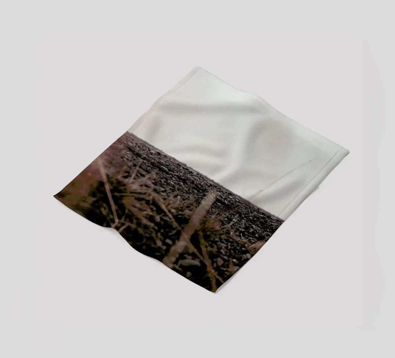 Hiding ground coperta in pile da Nur Mut