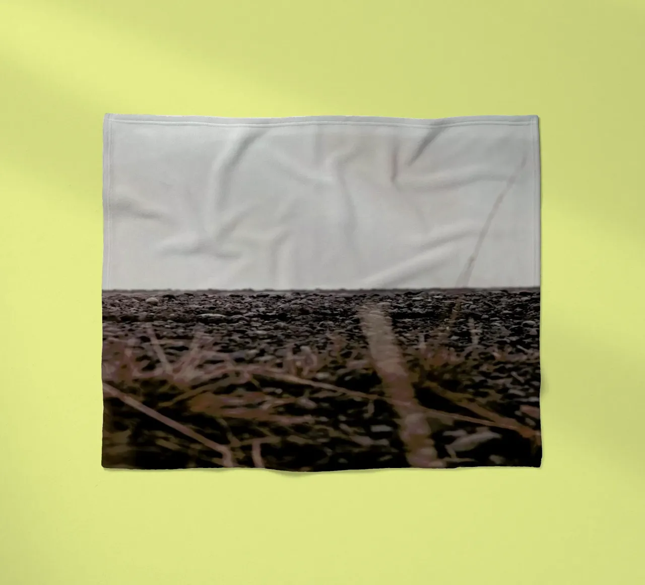 Hiding ground coperta in pile da Nur Mut