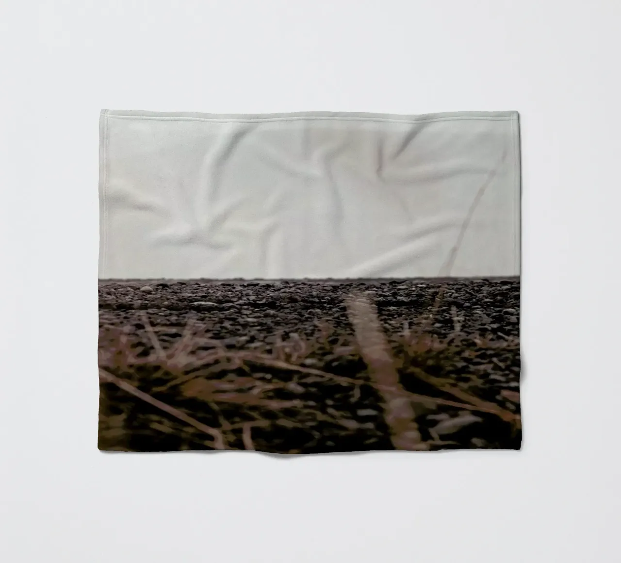 Hiding ground coperta in pile da Nur Mut