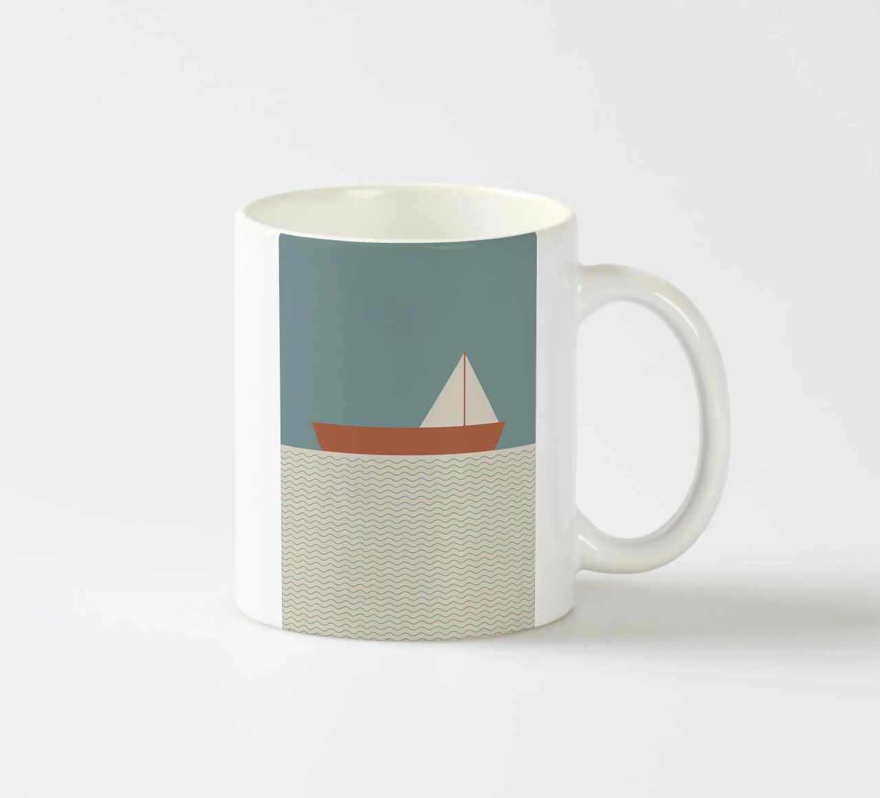 Voilier minimaliste sur une mer ondulée mug en céramique de Karraker