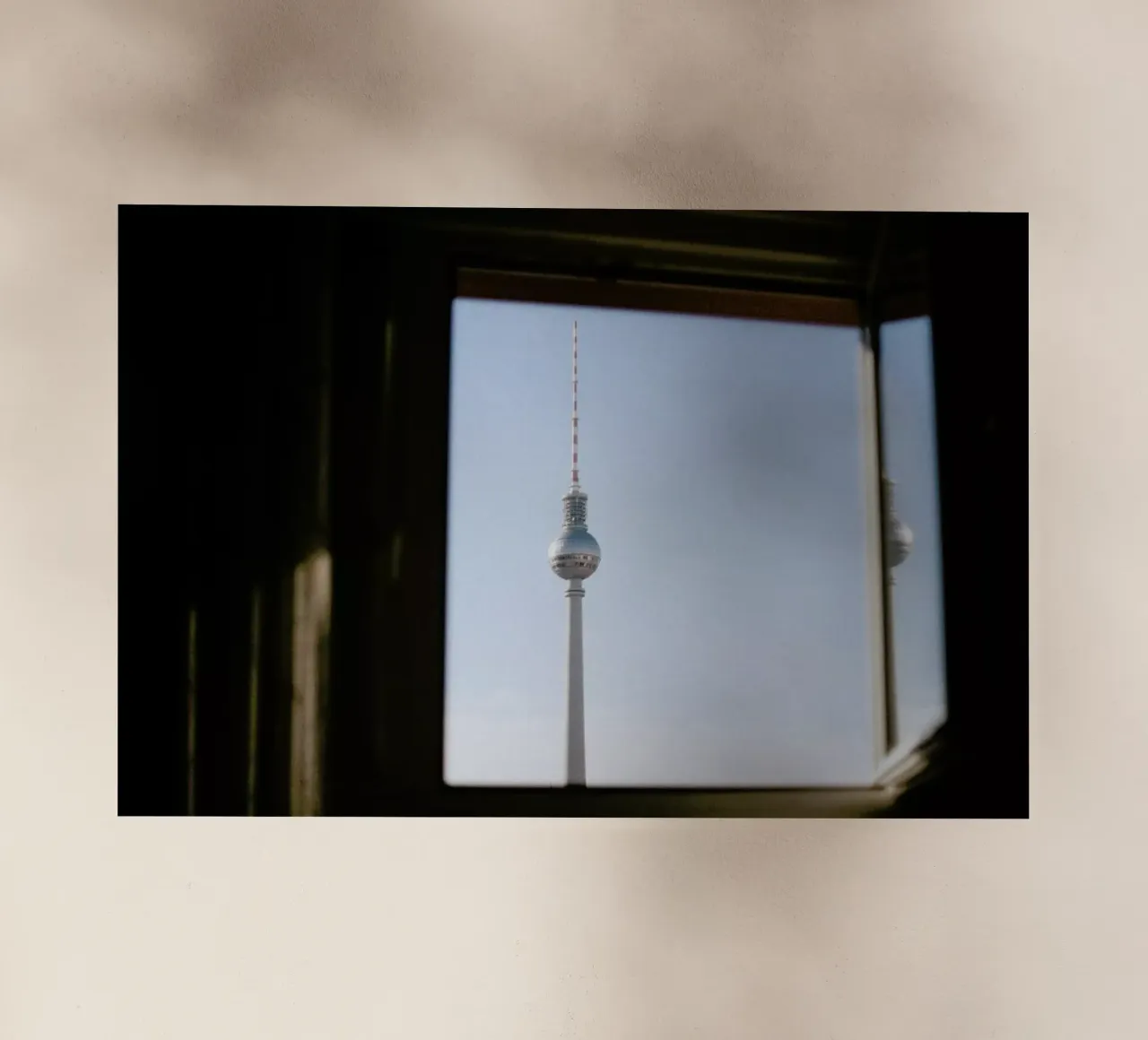 Living in Berlin pellicola backlit da Alexandra Hellweg