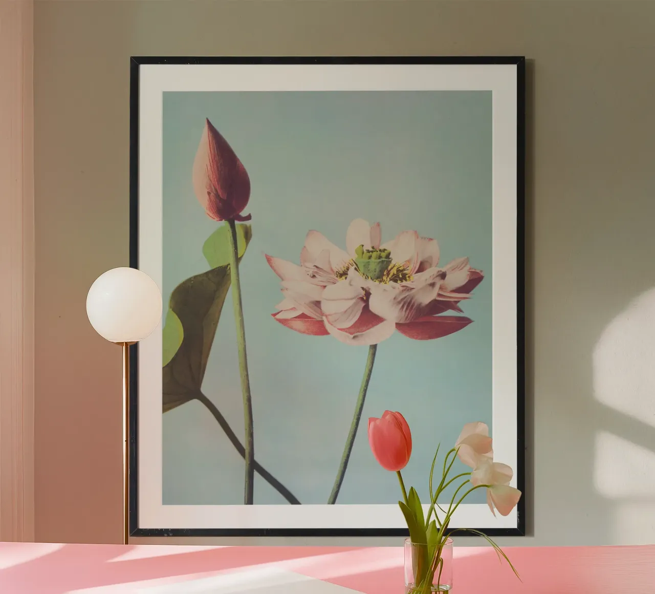 Beautiful photomechanical Lotus Flower poster con telaio in legno da Second Canvas