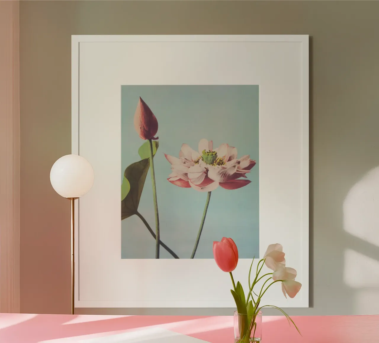 Beautiful photomechanical Lotus Flower poster con telaio in legno da Second Canvas