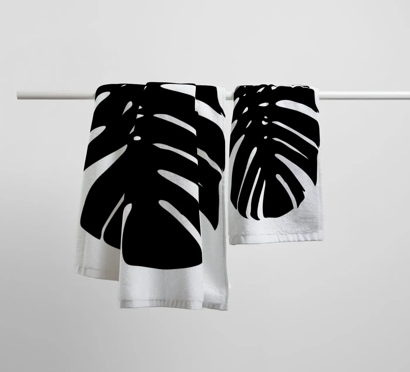 Monstera Leaf badhanddoek van Oh Darling