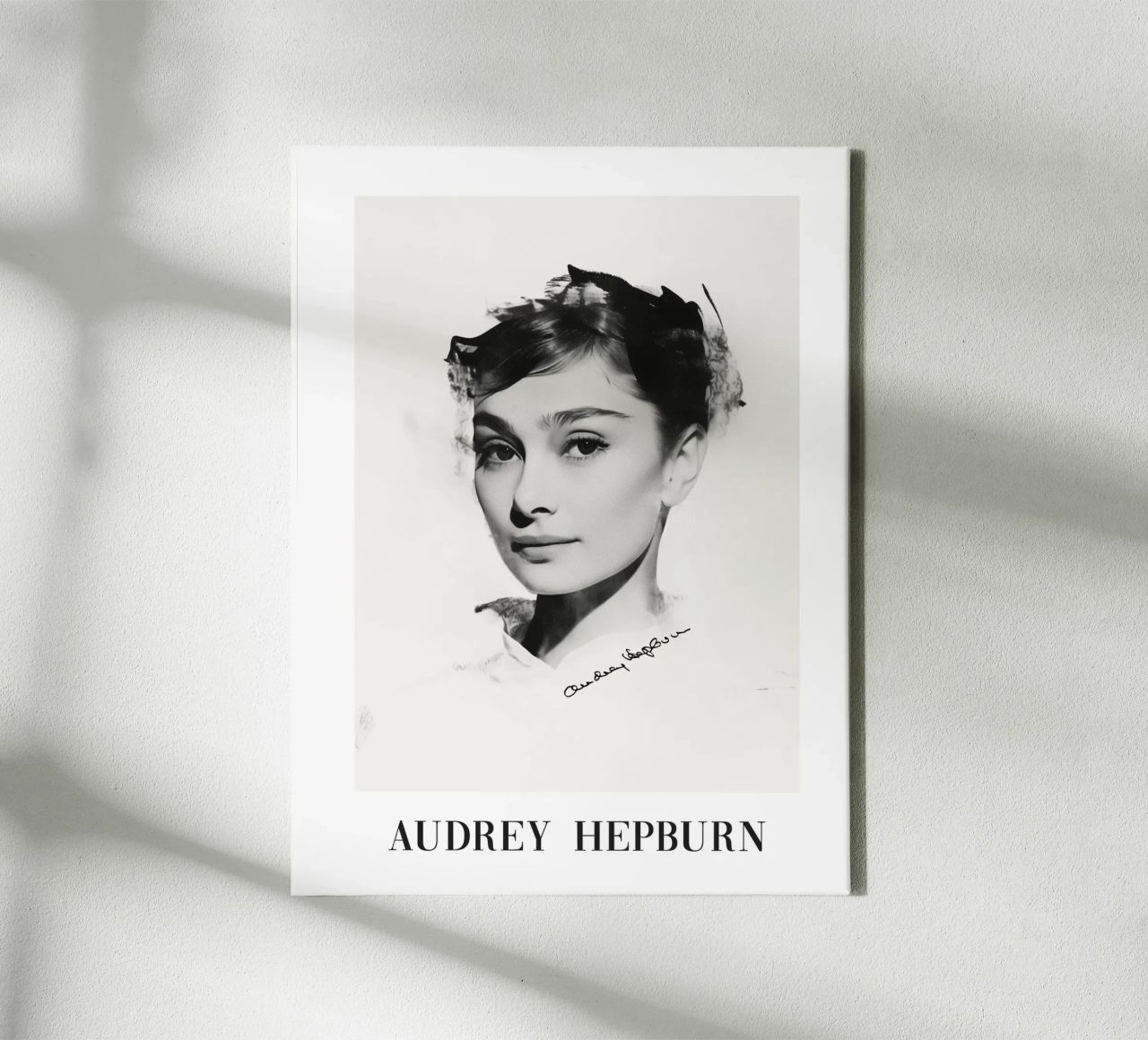 Audrey Hepburn, Zeitlose Elegance Leinwand von Carinaprint