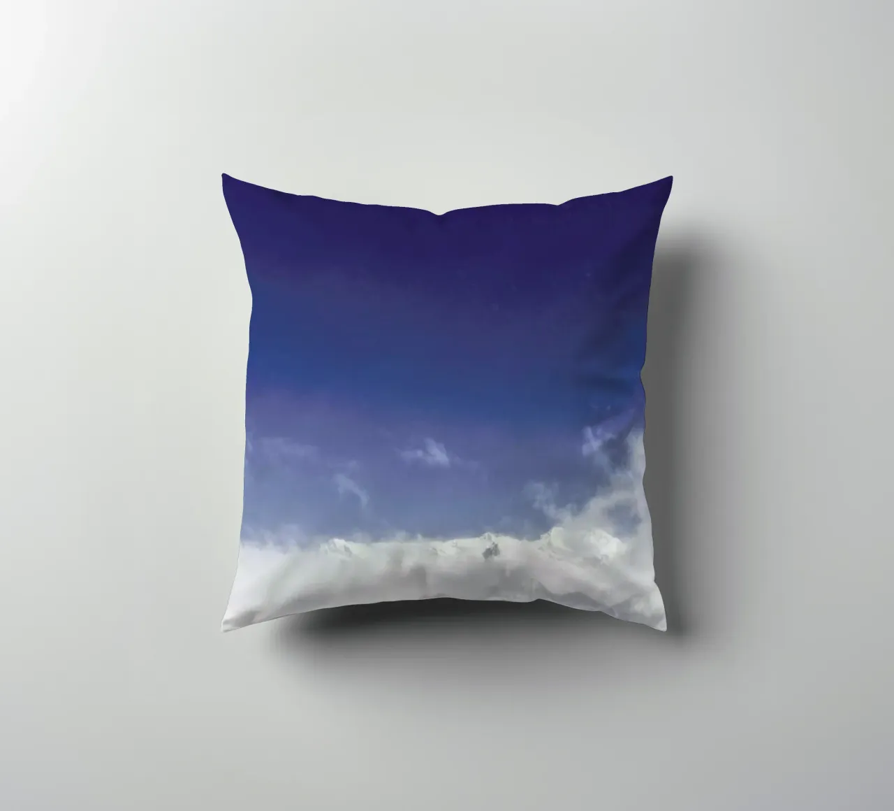 Above the Clouds cuscino da Nur Mut