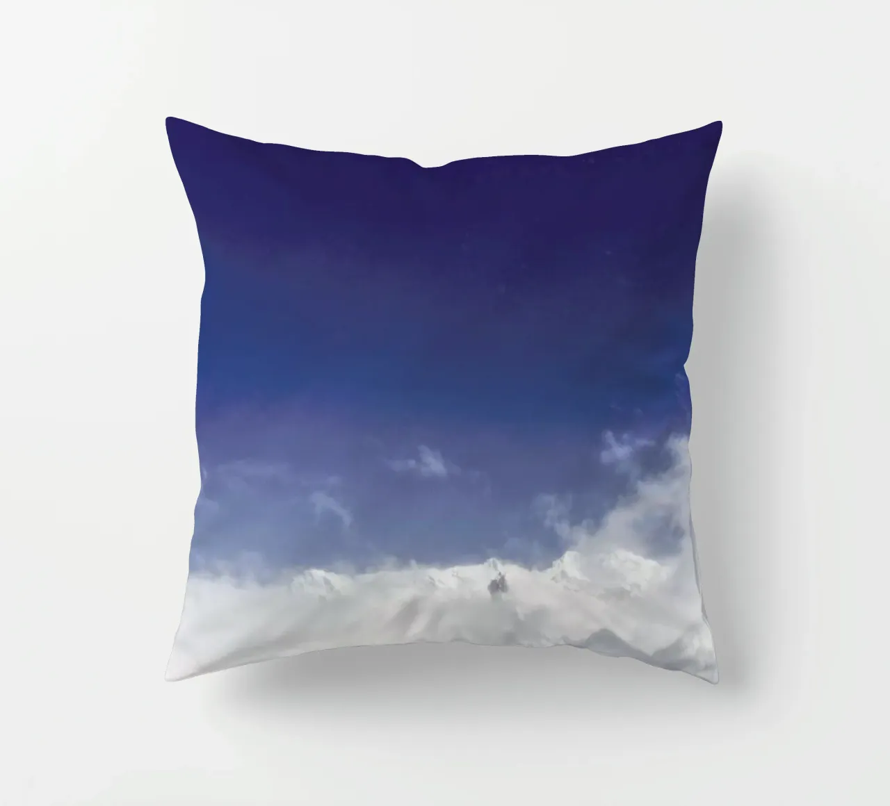 Above the Clouds cuscino da Nur Mut