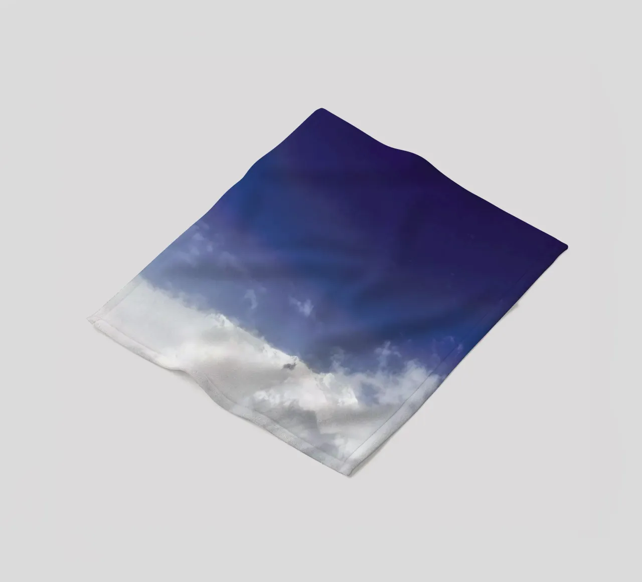 Above the Clouds coperta in pile da Nur Mut