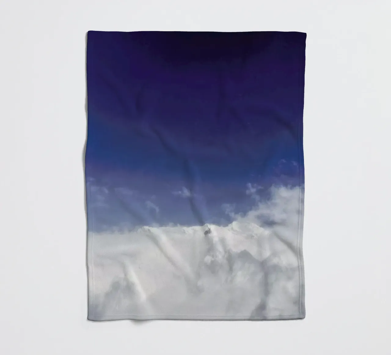 Above the Clouds coperta in pile da Nur Mut