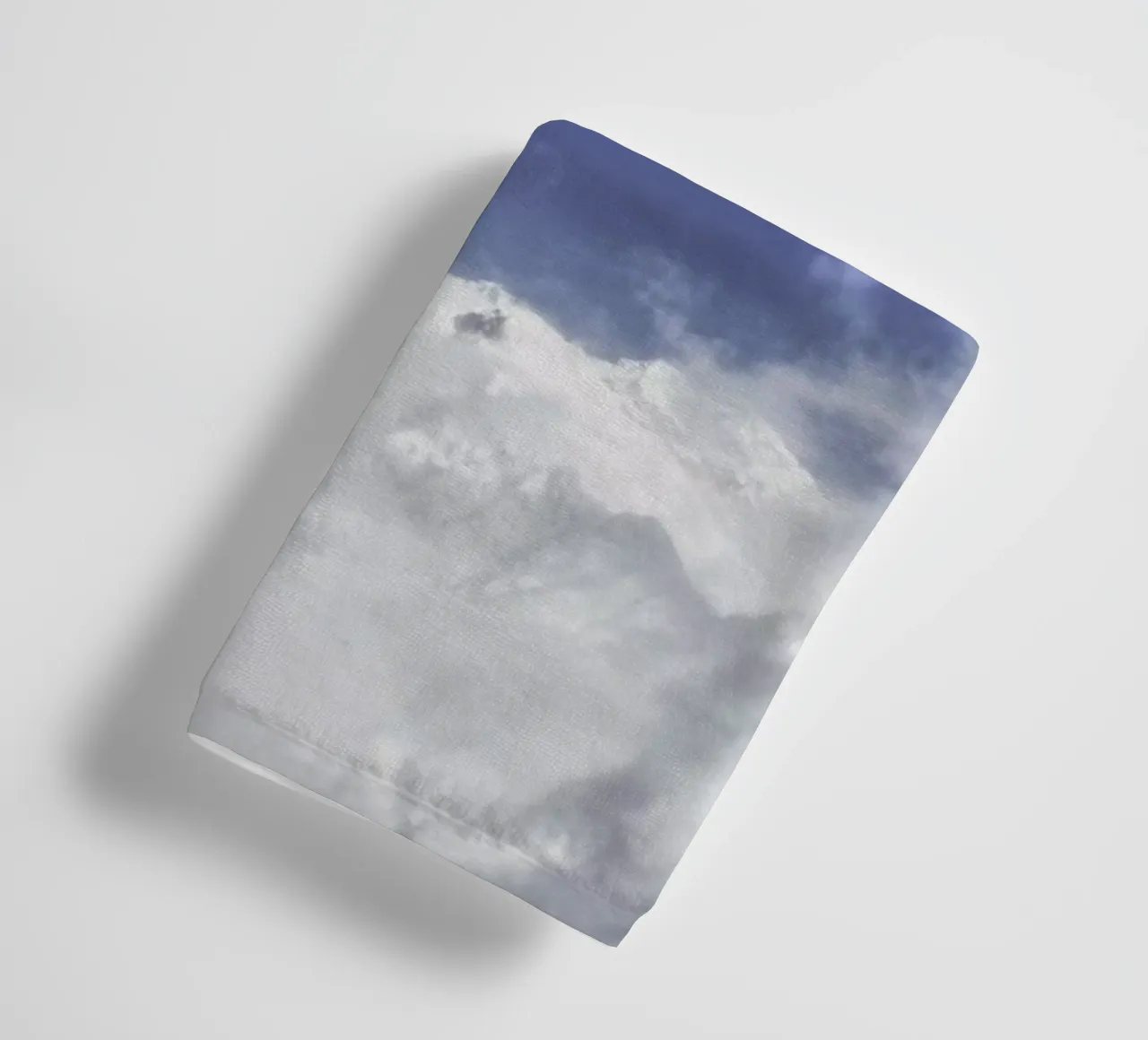 Above the Clouds asciugamano da bagno da Nur Mut
