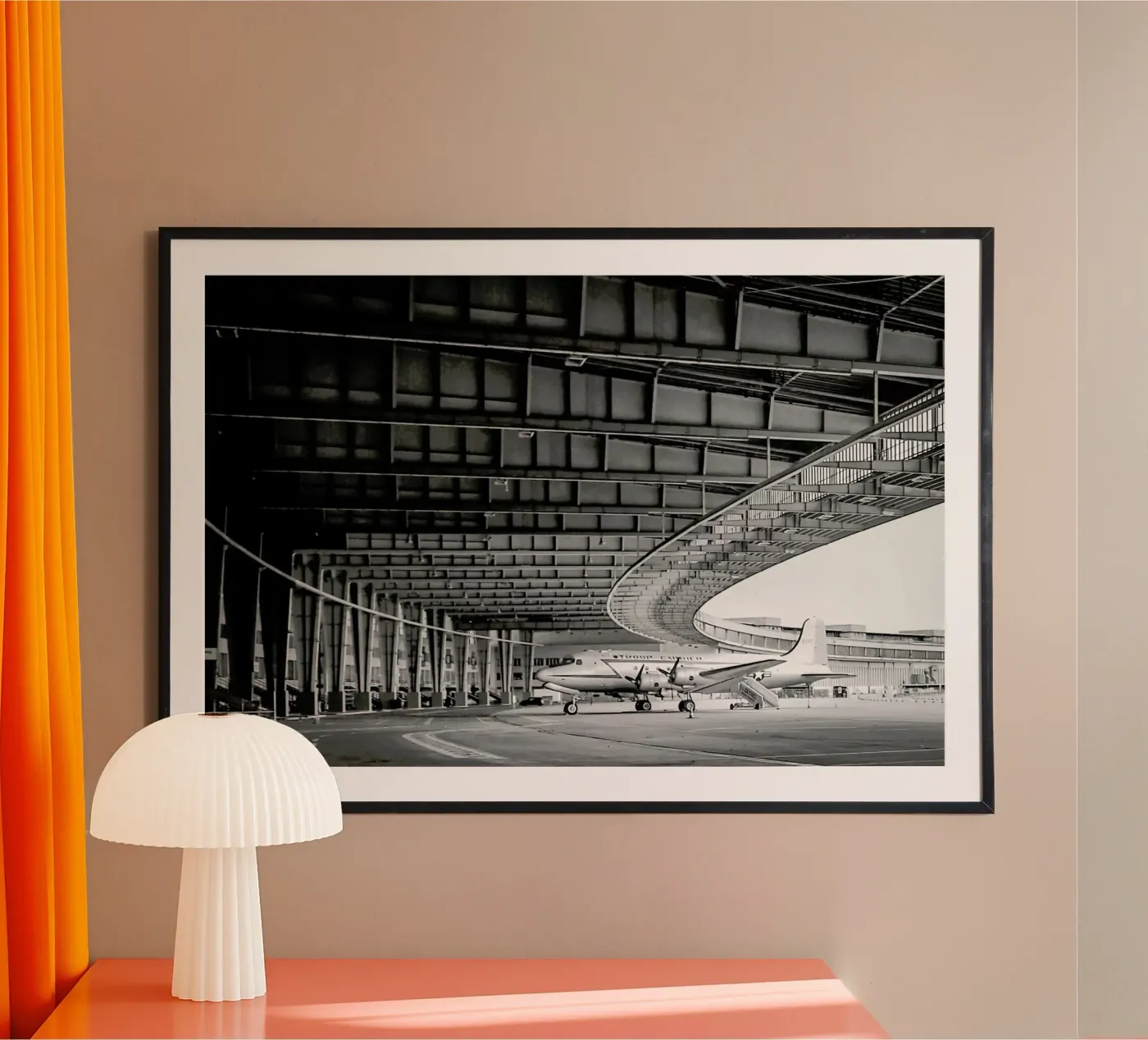 Airplane Hangar poster da Babett Schultze